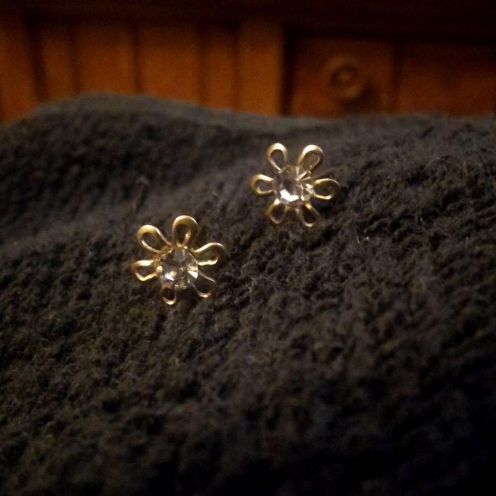 Gold (tone) & Rhinestone Stud Earrings - Picture 4 of 6